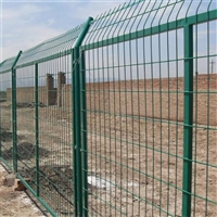 巴里坤护栏网厂家运动场围栏网介绍  新疆围栏网厂家