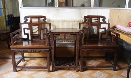 杨浦区老红木沙发五件套回收，茶几，桌子，玻璃橱，罗汉床