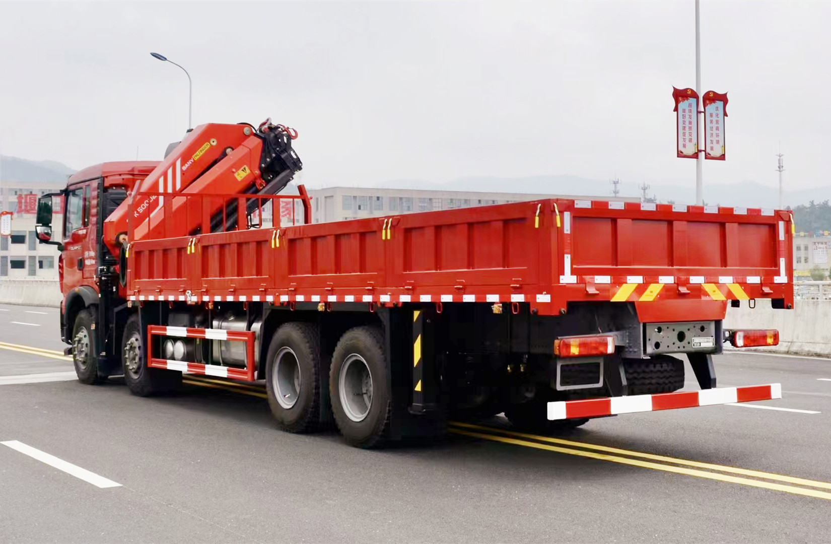 昌平随车吊销售点   重汽howo 前四后八 三一25吨折叠臂随车吊