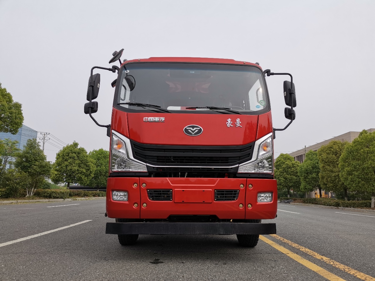 重汽豪曼3900轴距黄牌随车吊    信阳随车吊销售点   电力工程专用车