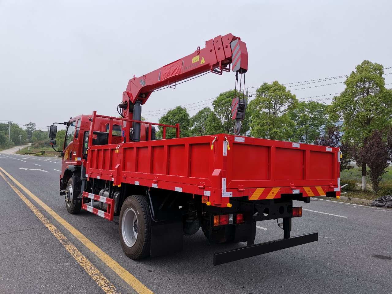 信阳随车吊销售点   电力工程专用车   拉集装箱专用车