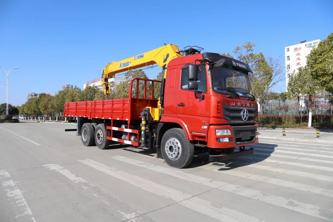 湖北大运国六随动桥随车吊   那曲随车吊销售点   工程黄专用车   三