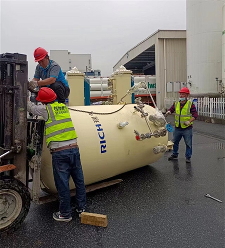 桐庐起重吊装公司 大型设备吊装运输移位定位 叉车装卸车