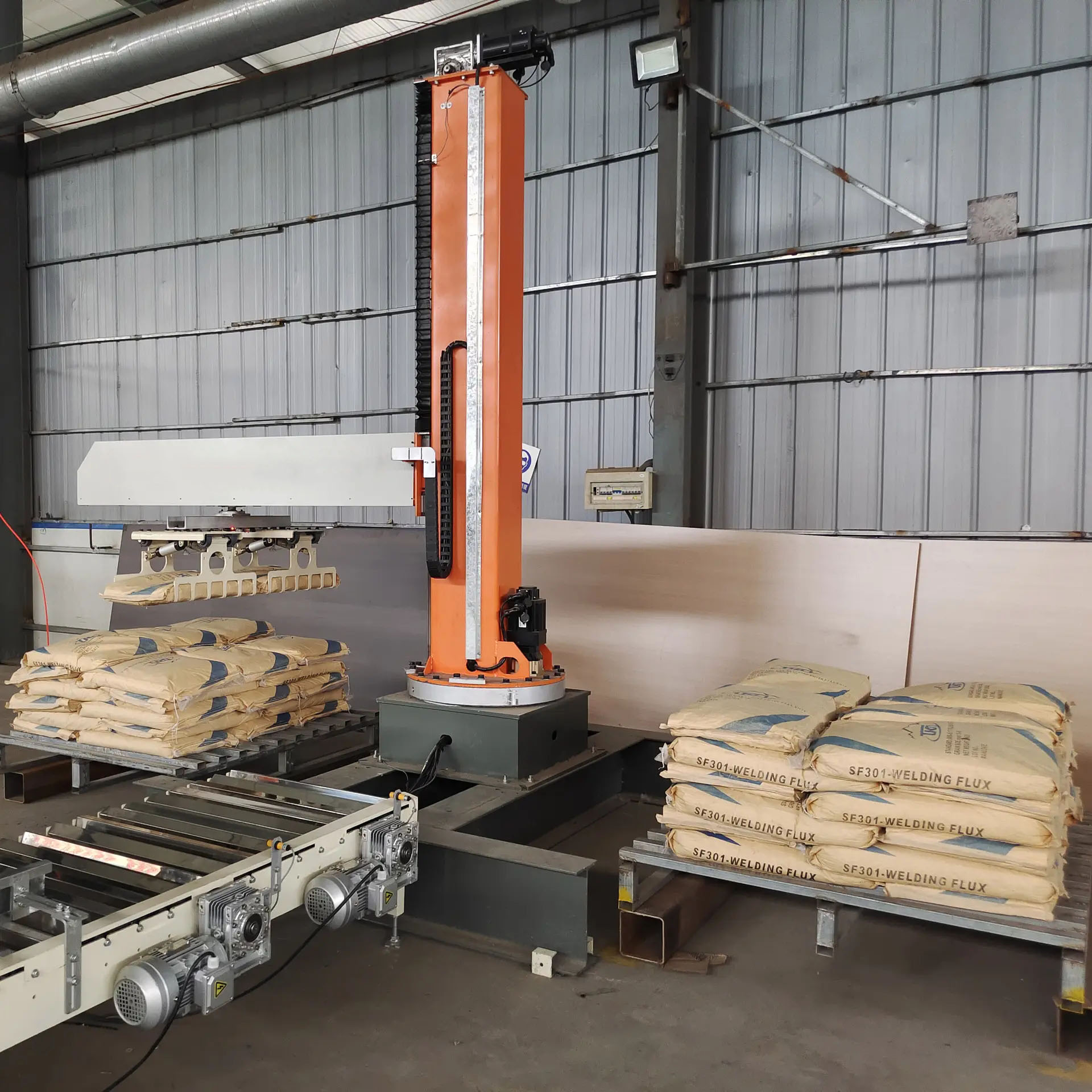 智能高效饲料肥料码垛机 运行稳定 自动机械手码垛机 立柱式码垛机