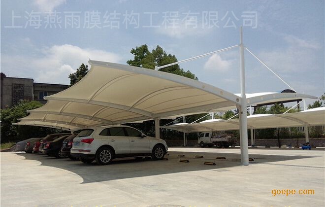 双开带水槽的小轿车停车棚-钢结构水槽车棚安装厂家推荐