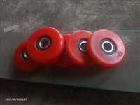 红色橡胶导轮 聚氨酯导向轮 尼龙轴承滑轮夹轮 输送传送带滚筒滚轮