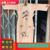 上海市旗袍收购店  丝绸被面回收价格