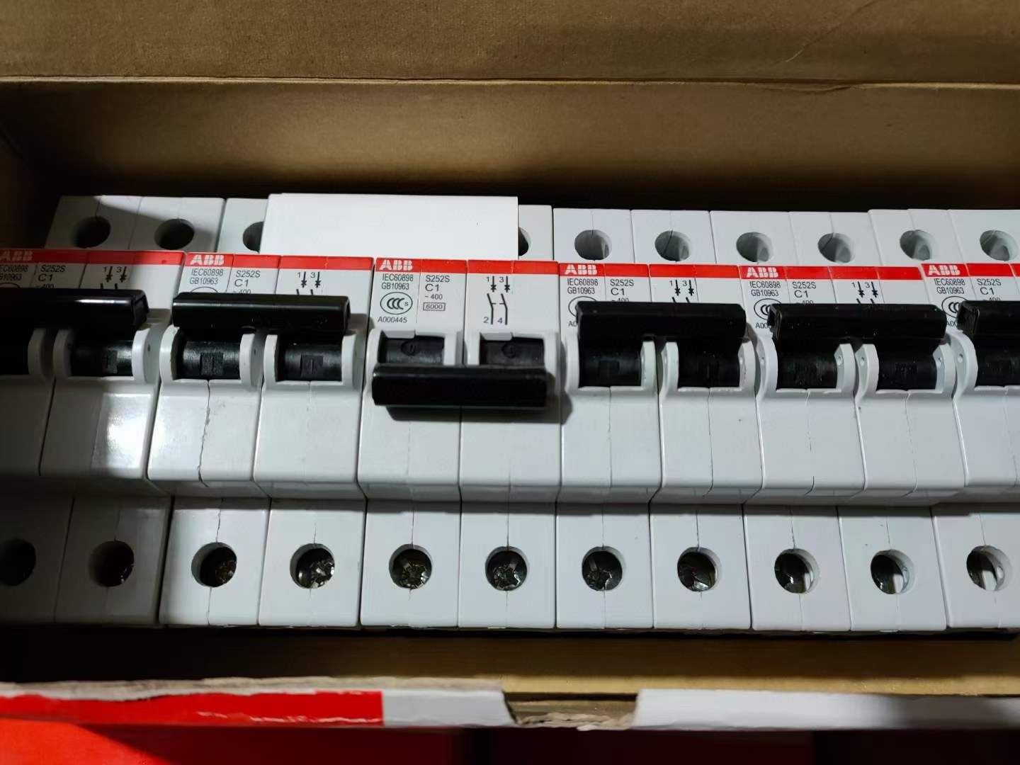 ABBտ·S252SDCظ뿪