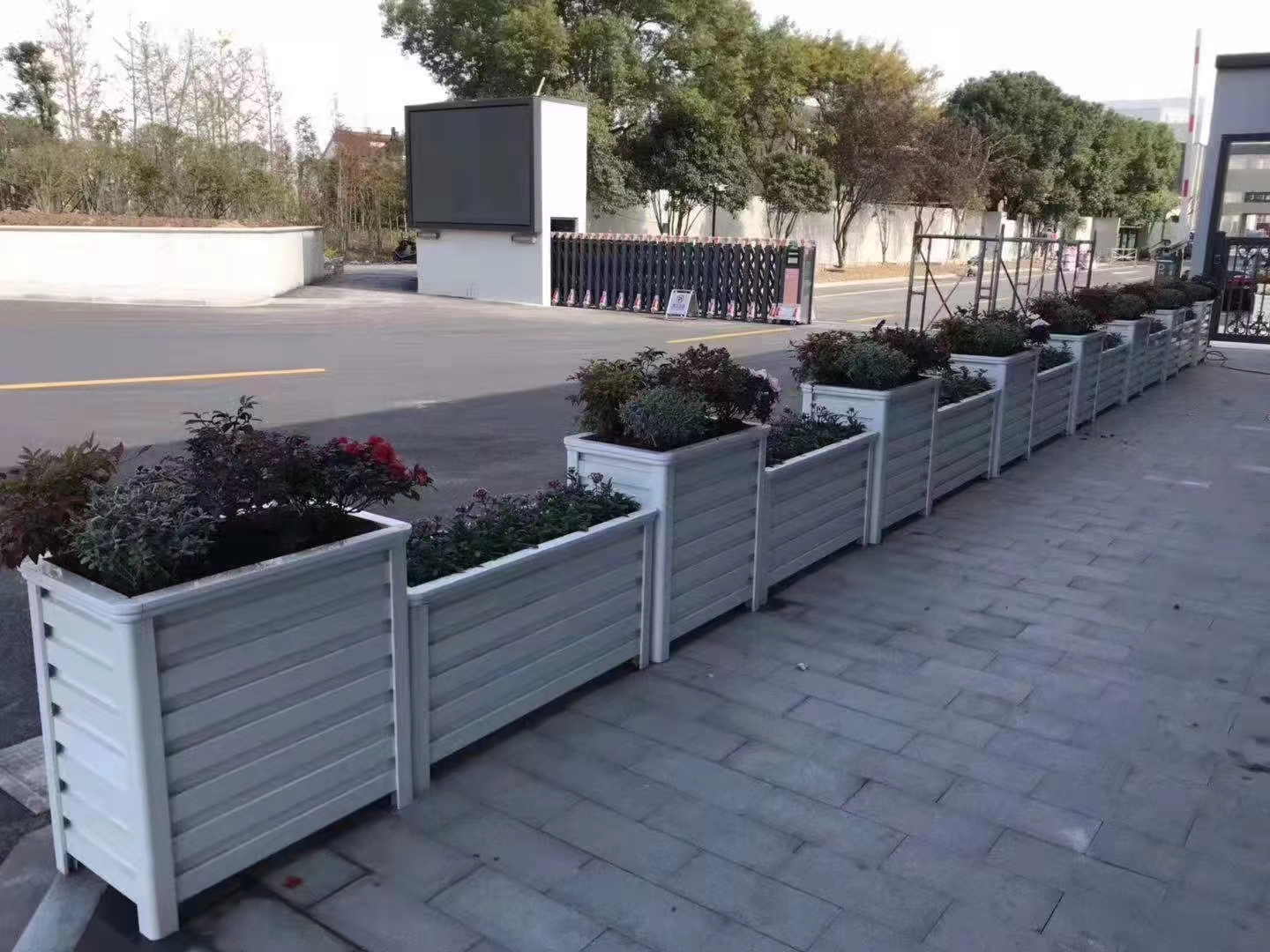 北京防腐木花箱花盆景观隔离用花盆方形木质花盆空间大