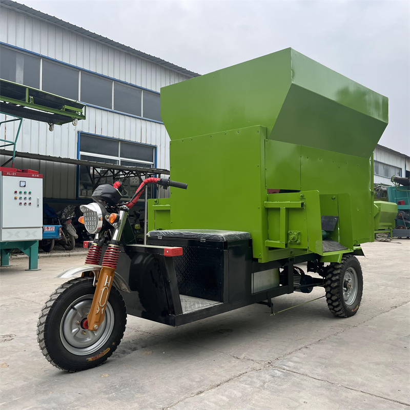 牛羊電動撒料車 雙側出料飼料撒料機