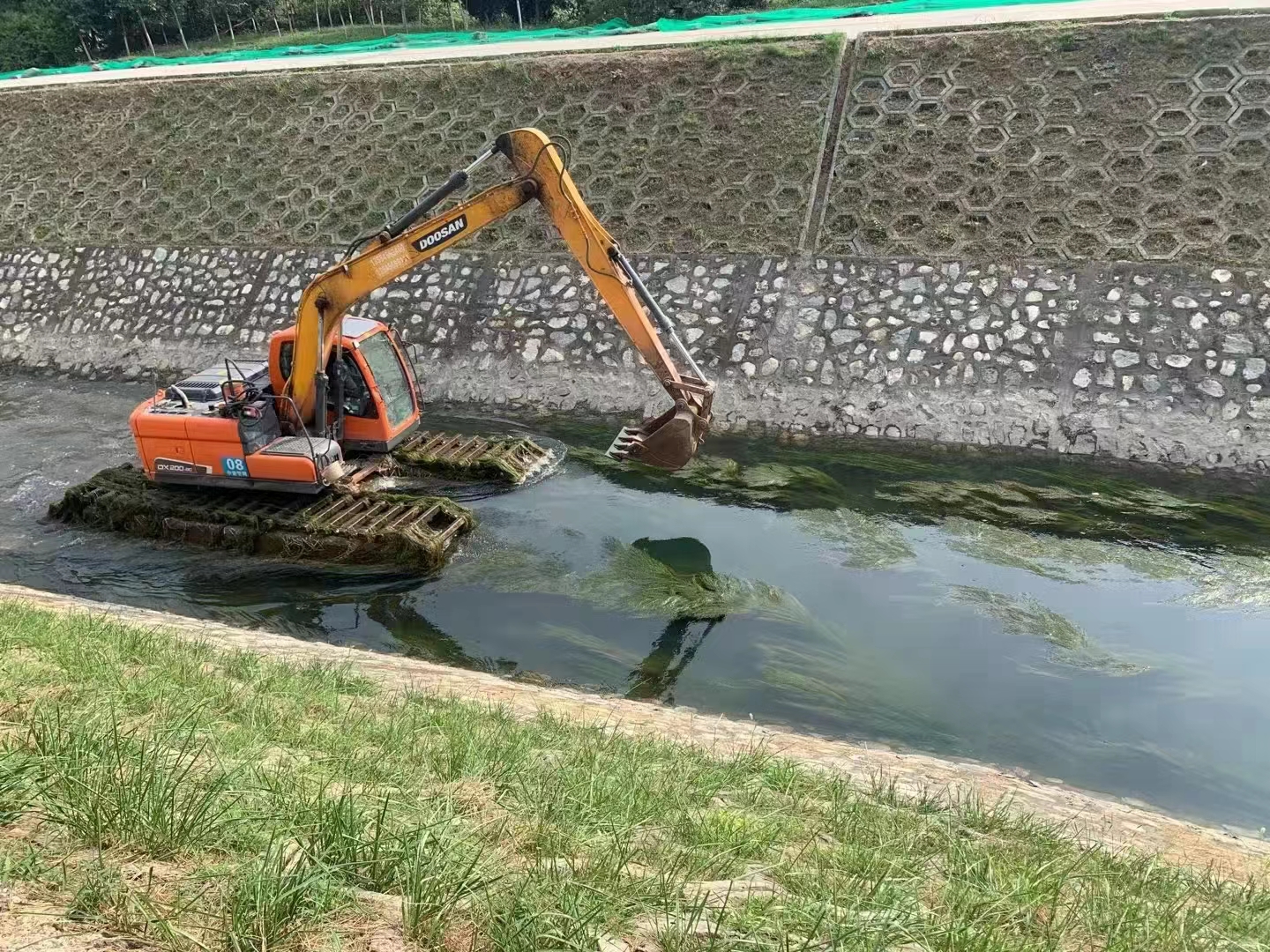 北海浮筒水陆挖机河道清淤多少钱