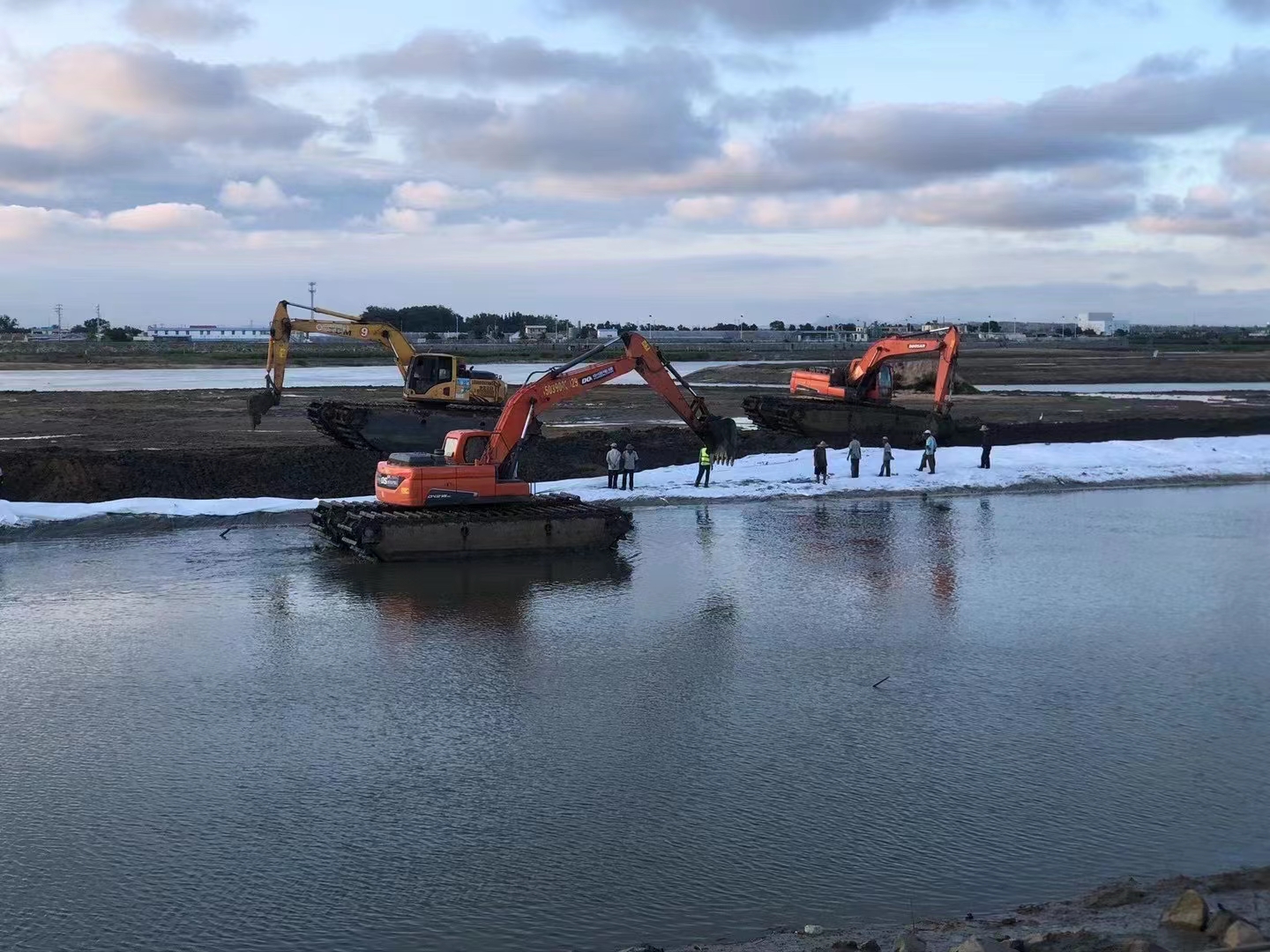 芜湖本地水上两栖挖机出租浮船平台