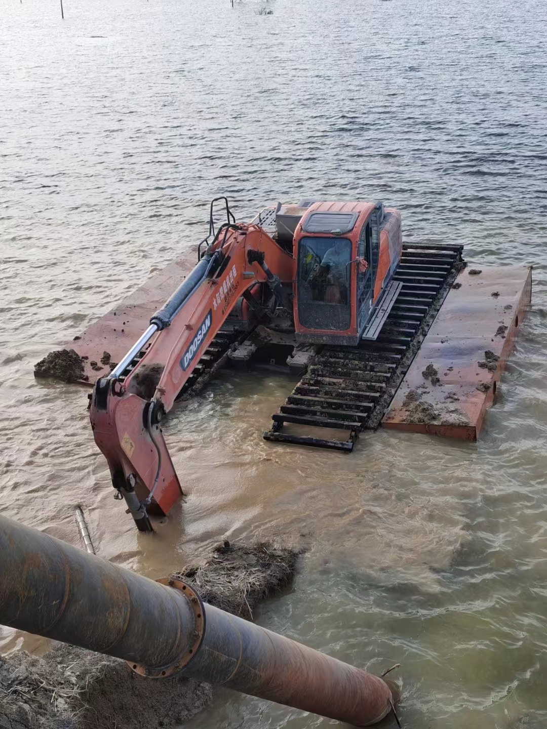 仙桃浮筒水上浮箱式挖掘机租赁周围