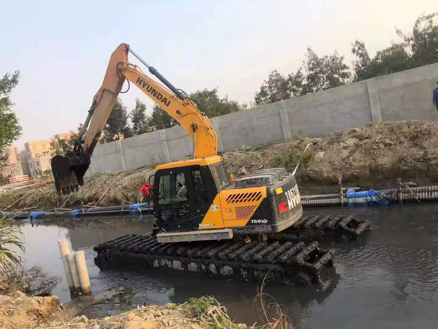 宝鸡哪里有水陆两栖挖机租赁浮箱