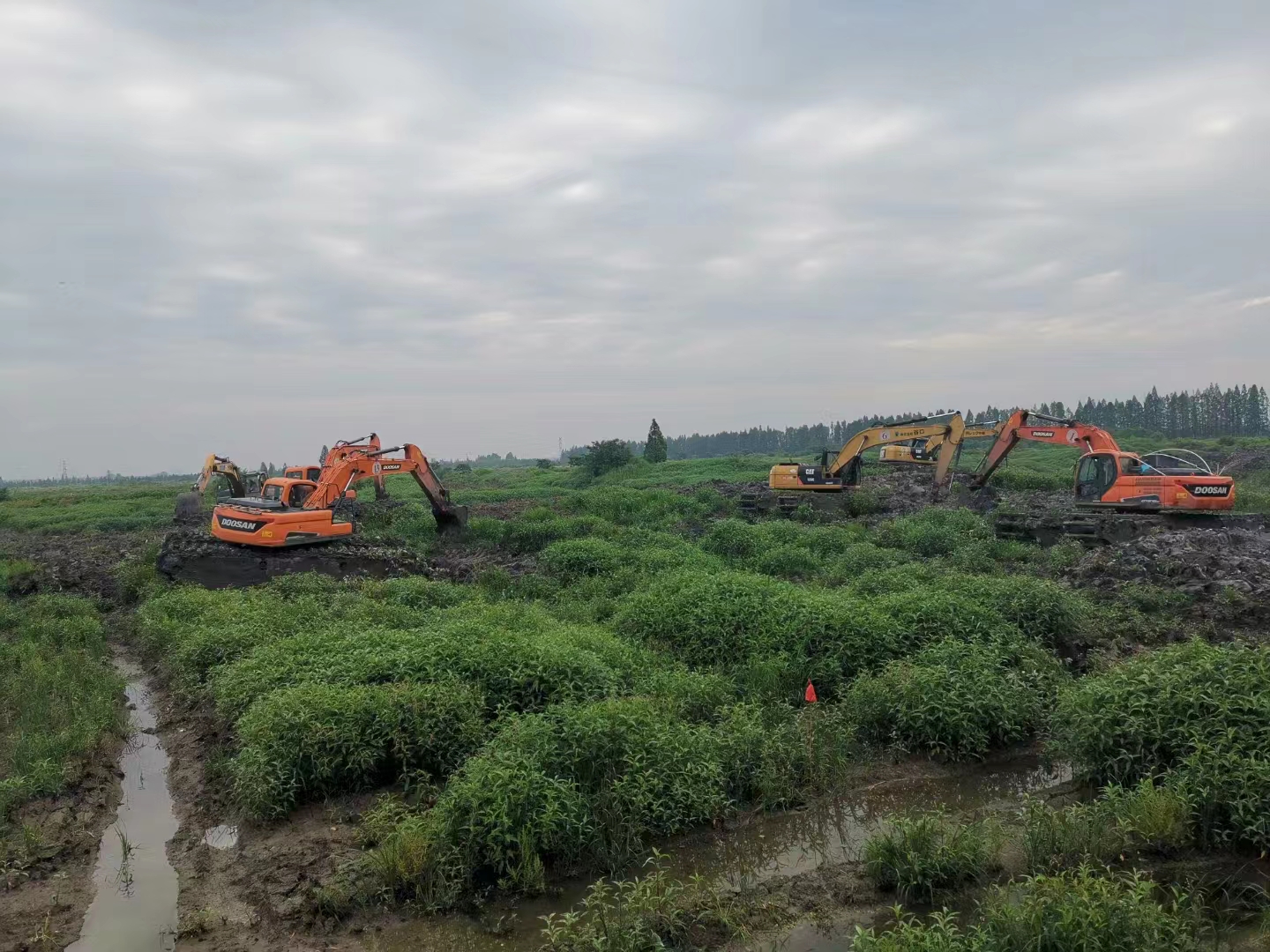 钩机清理河道尾矿库清淤潮州当地