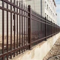 青岛锌钢草坪护栏 锌钢绿化护栏 厂区院子安全围栏 热镀锌防护栏杆