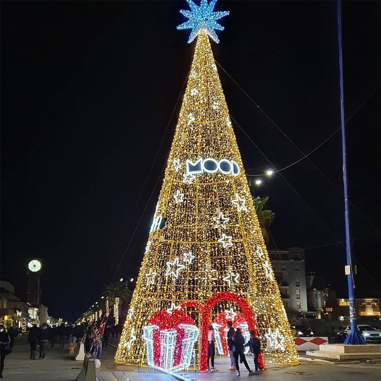 大型圣诞树布置景区商业立体美陈新潮设计华亦彩商场夜景装饰 