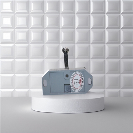 JOSEF约瑟  LX12-2 110-220VAC 行程开关  用于机械设备