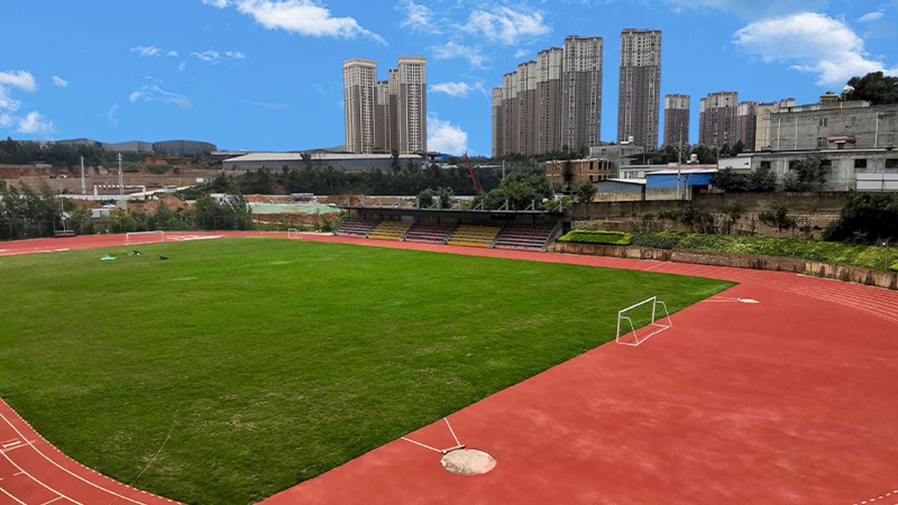 惟上运动场地施工厂家公园塑胶跑道防滑耐磨13厚塑胶面层材料工厂(图2)