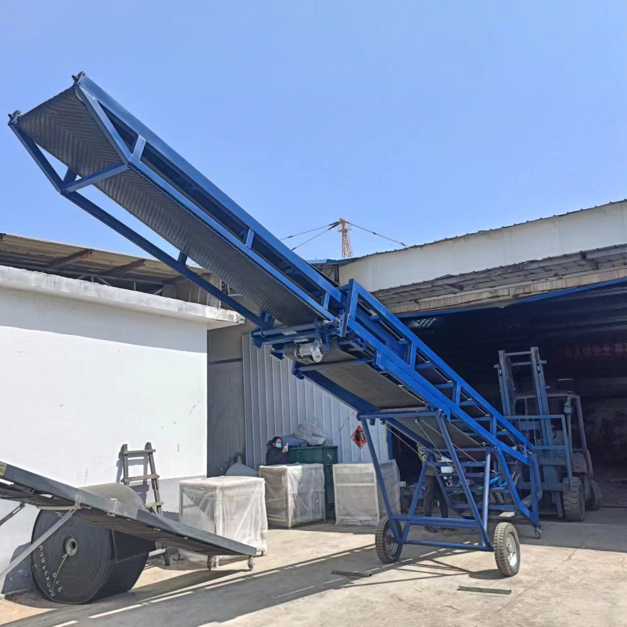 移动式装车伸缩输送机 自动升降运输机 集装箱装车可升降皮带机