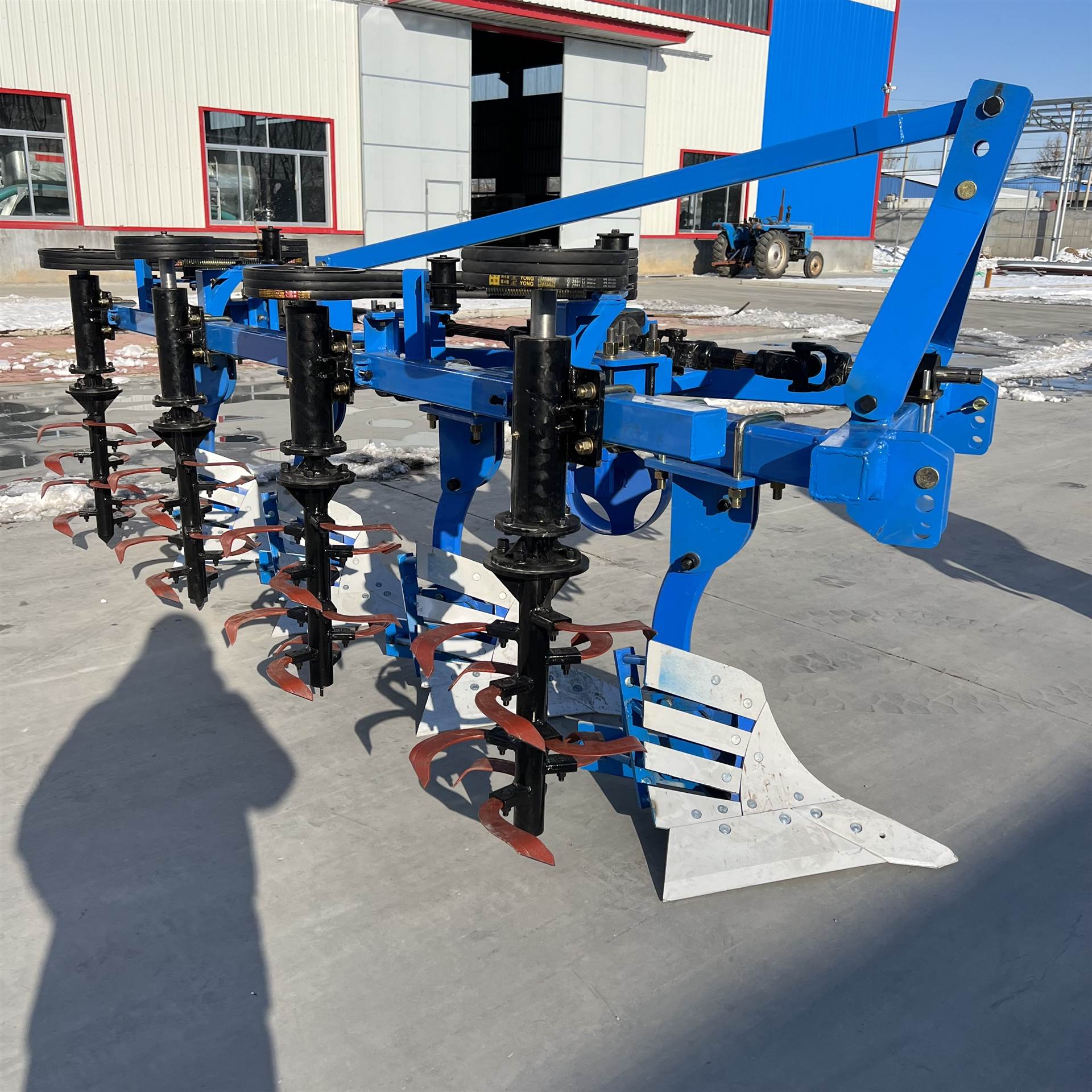 厂家供应旋耕一体犁 四轮带旋犁碎土耕地翻地犁