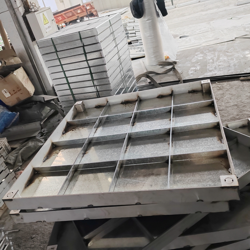 兴化做井盖的工厂 戴南加工定制各类不锈钢装饰井盖的厂家