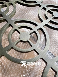 手工拉丝青古铜铝雕花格 金属隔断屏风定制