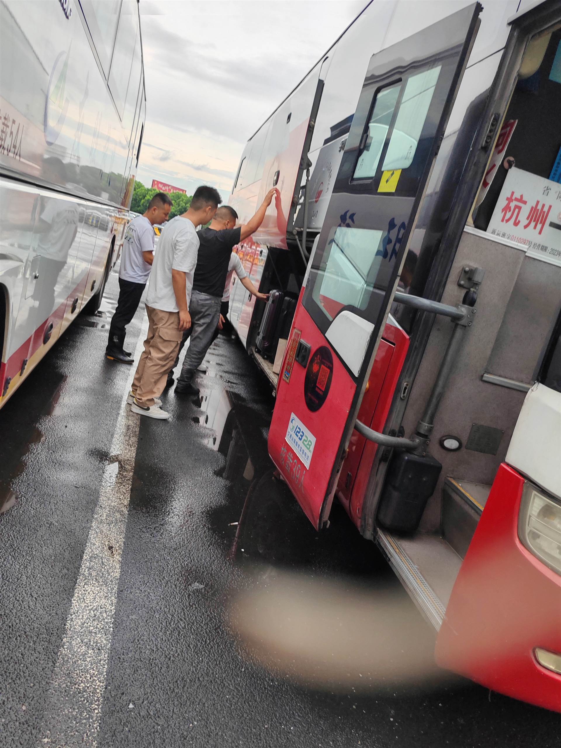 今日线路:六枝到昆山长途直达汽车行车路况提示/客车