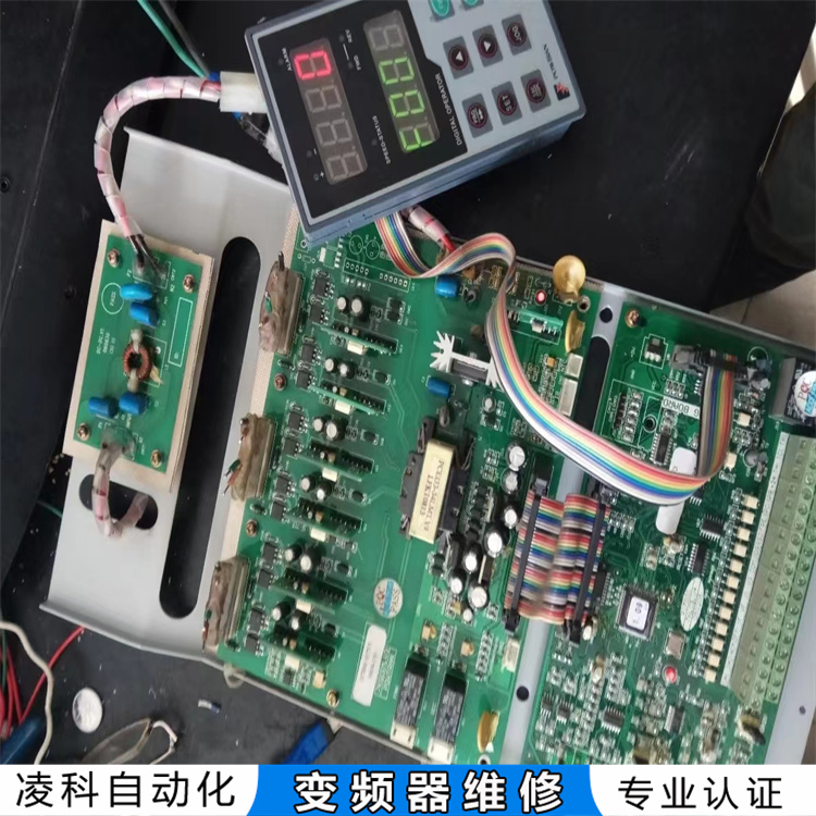 施耐德变频器报nF8错误代码维修探求