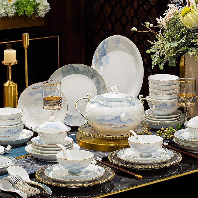 高端白瓷餐具2025新款轻奢碗碟套装70头家用高级感碗盘子乔迁送礼