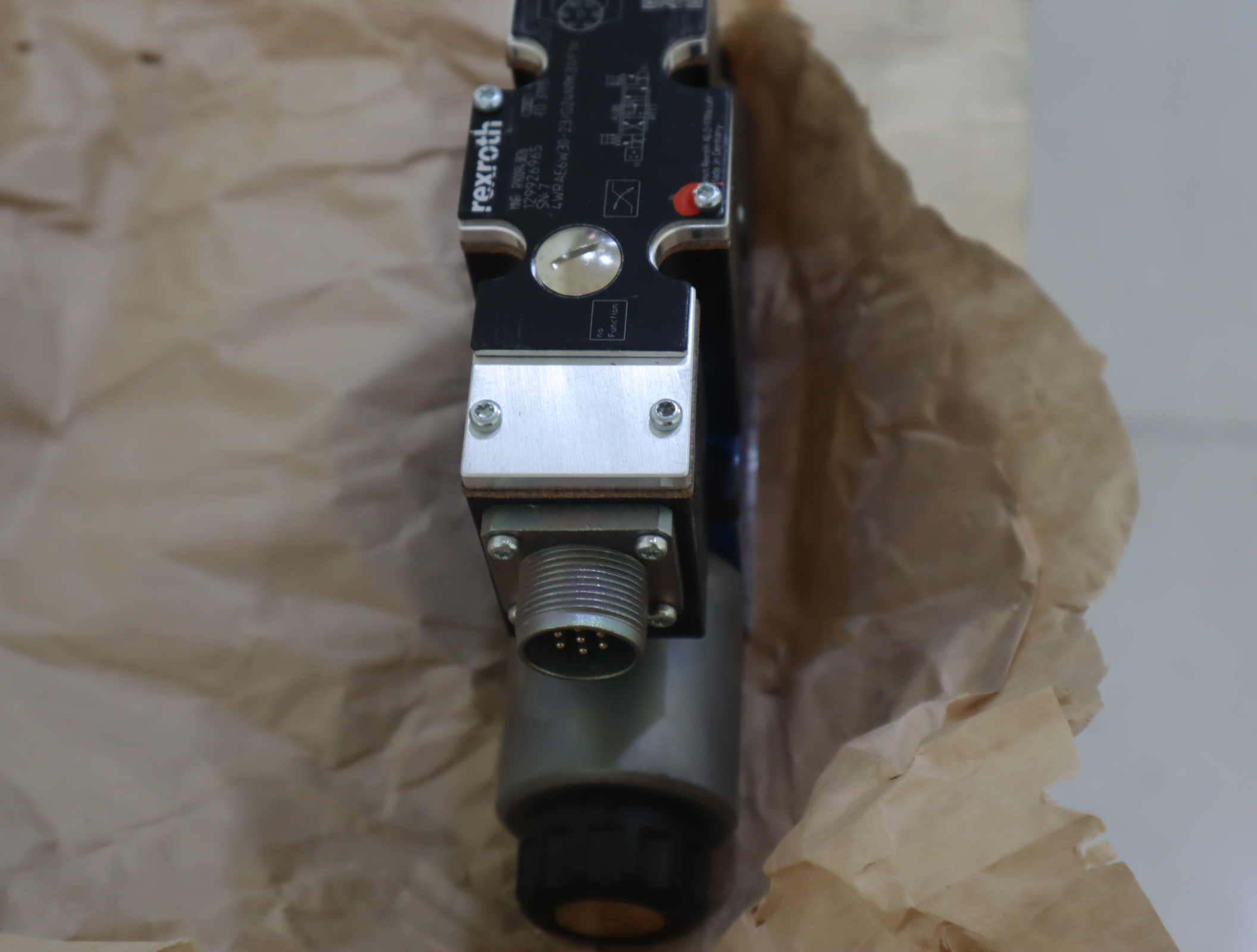 R900943826 4WRAE6W30-20/G24N9K31/F1V 德国力士乐REXROTH比例阀