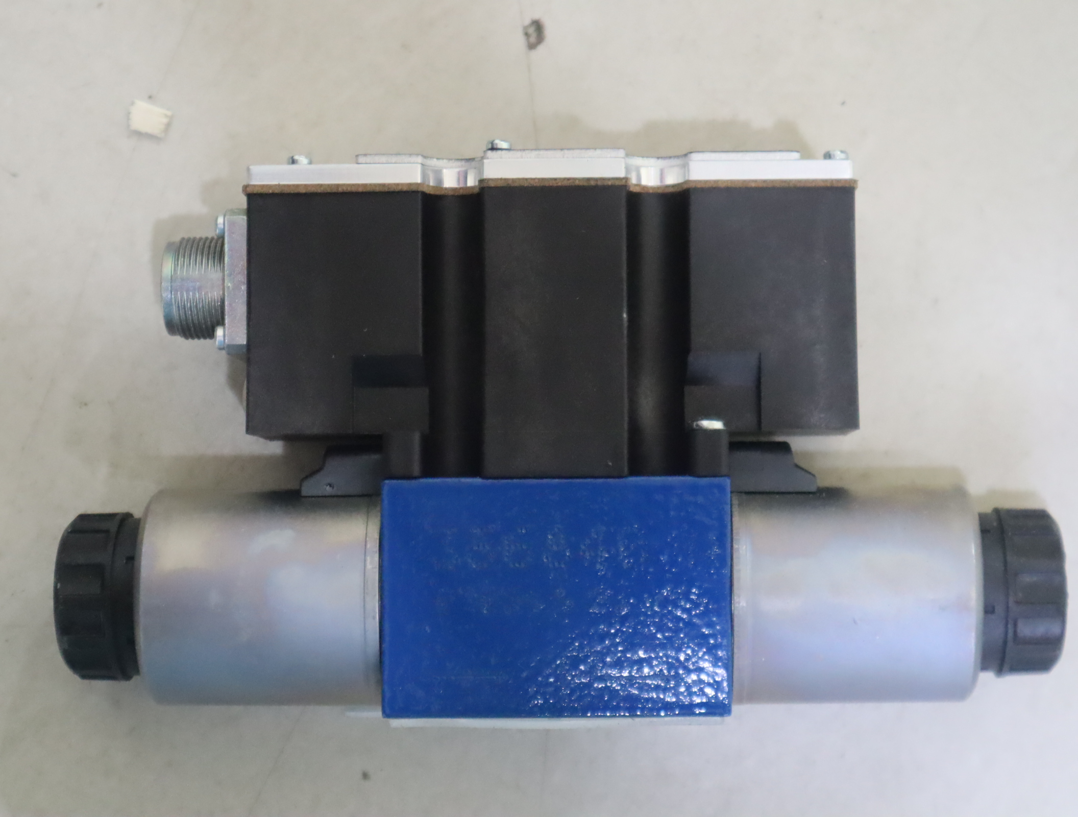 R900954070 4WRAE6E15-2X/G24K31/A1V 德国力士乐REXROTH比例阀