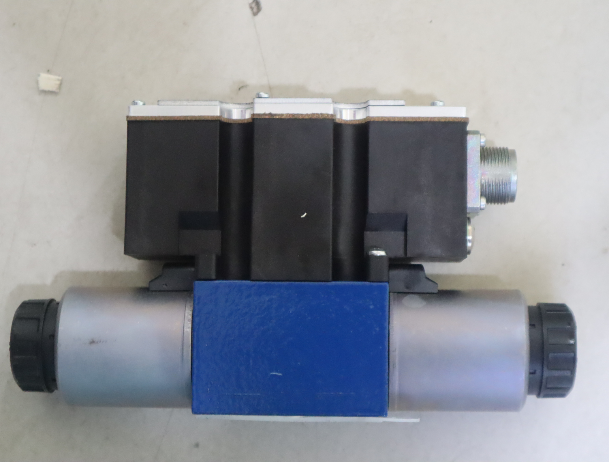 R900954070 4WRAE6E15-2X/G24K31/A1V 德国力士乐REXROTH比例阀