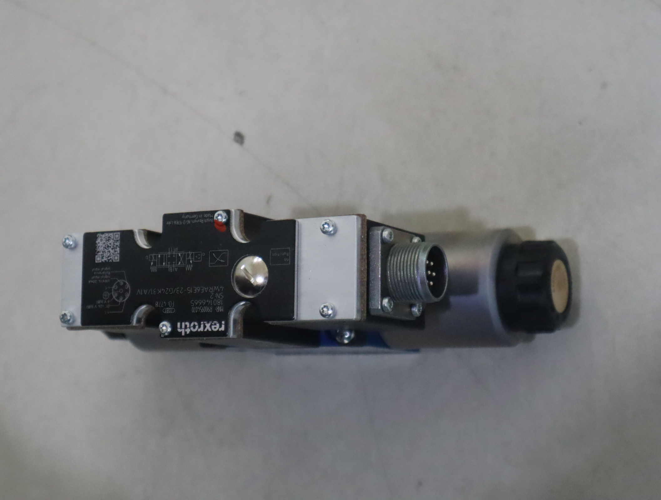 R900954070 4WRAE6E15-2X/G24K31/A1V 德国力士乐REXROTH比例阀