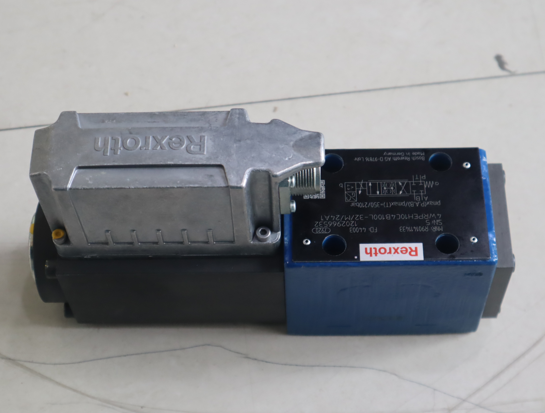 R901411433 4WRPEH10C4B100L-32/M/24A1 德国力士乐REXROTH比例阀