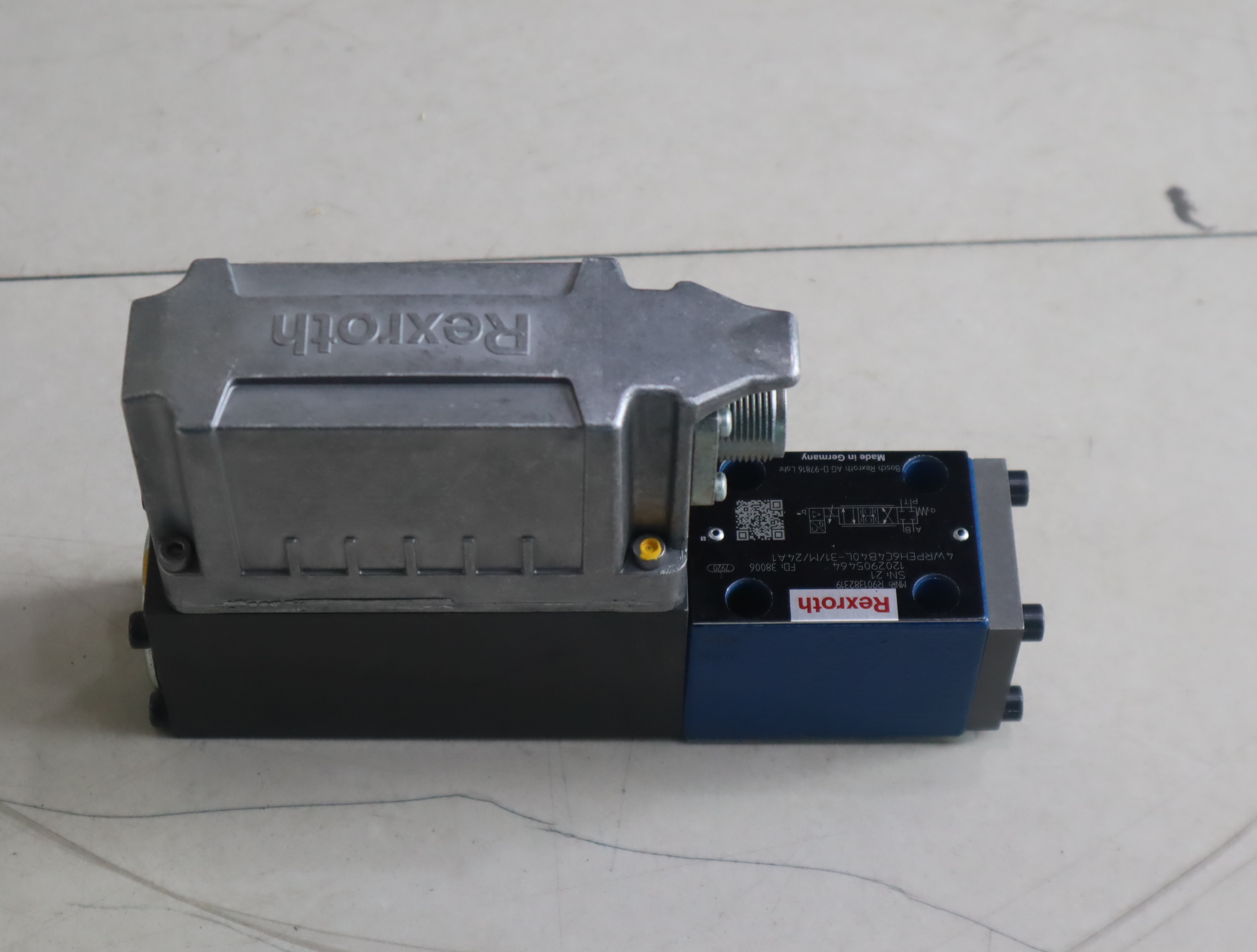 R901382350 4WRPEH6C3B40L-3X/M/24F1 德国力士乐REXROTH比例阀