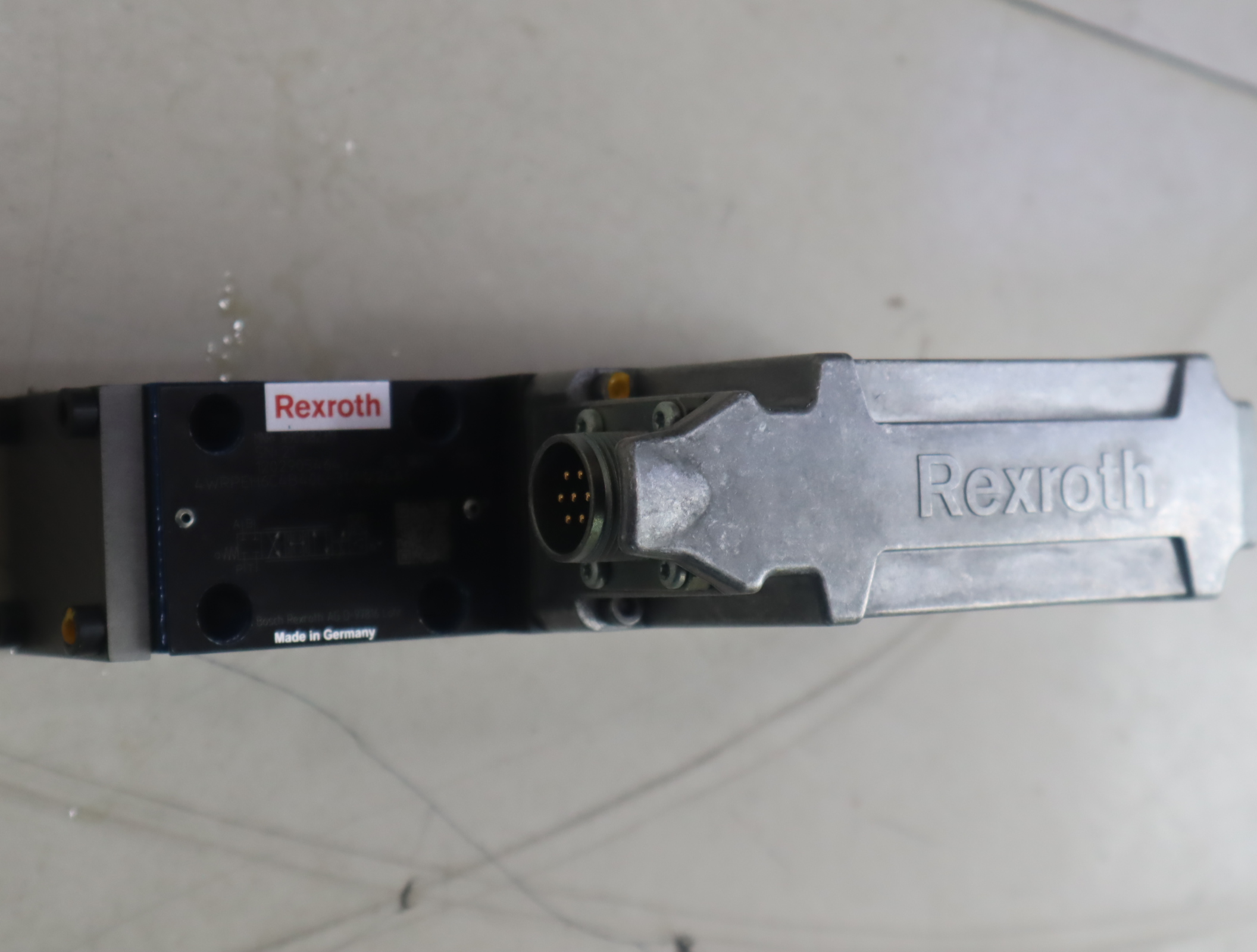 R901382350 4WRPEH6C3B40L-3X/M/24F1 德国力士乐REXROTH比例阀